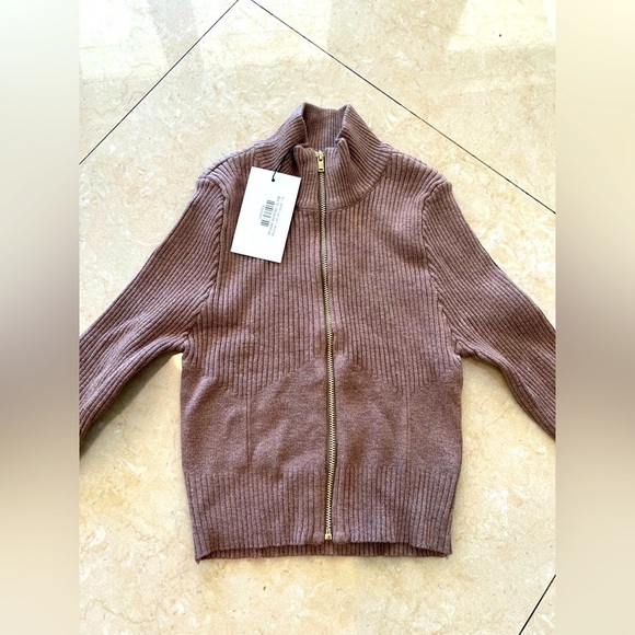 Long Sleeved Mocha Zip Up Top-Size Medium - Picture 2 of 6